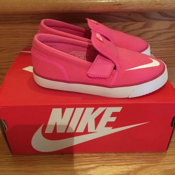 BNIB pink loafer style Nike shoes with Velcro! - Picture 2 of 4